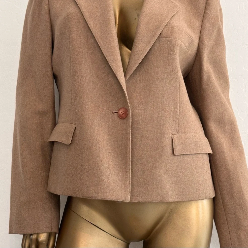 Vintage Evan Picone Classic Tan Wool Short Blazer size 14, union label 40” bust